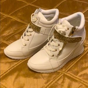 Heeled sneakers